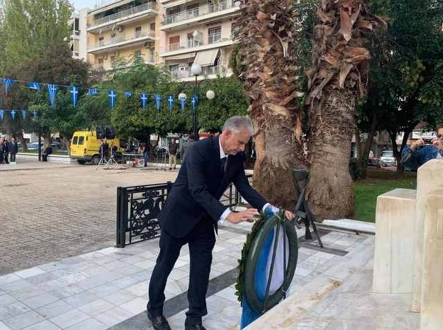 Κατέθεσε στεφάνι για τις Ένοπλες Δυνάμεις ο Σπύρος Πνευματικός