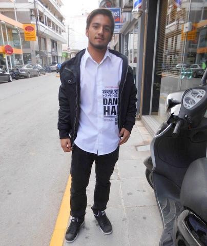 Αυτό το πουκάμισο βρήκε, αυτό φόρεσε στην παρέλαση