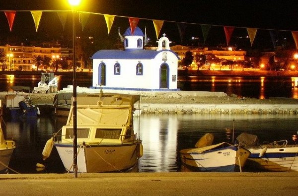 ΑΡΤΑΚΗ: Πανηγυρίζει το εκκλησάκι του Αγίου Νικολάου στην παραλία