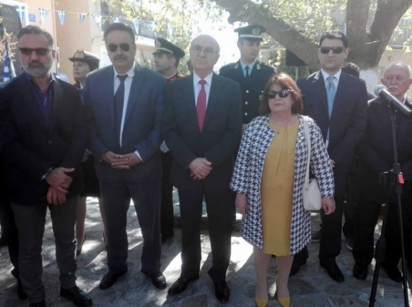 Στο Αλιβέρι είδε την παρέλαση η Ζωή Λιβανίου
