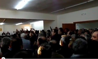 ΔΗΜΟΣ ΚΥΜΗΣ-ΑΛΙΒΕΡΙΟΥ: Το Δημοτικό Συμβούλιο έγινε ...σκουπίδι