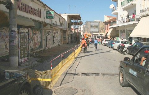 Καταστρέφονται θέσεις στάθμευσης στο κέντρο
