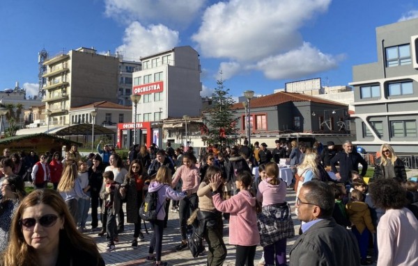 ΧΑΛΚΙΔΑ: Στολίστηκε το Δέντρο της Αποδοχής από τα παιδιά με Αναπηρία