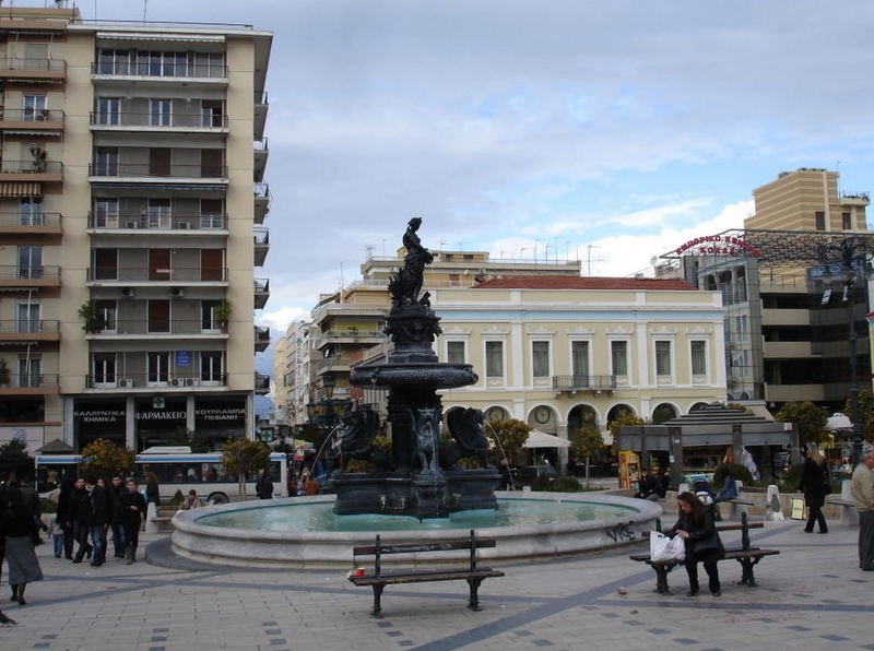 Πατρινοί καταστηματάρχες εστίασης και αναψυχής κλείνουν τα μαγαζιά τους