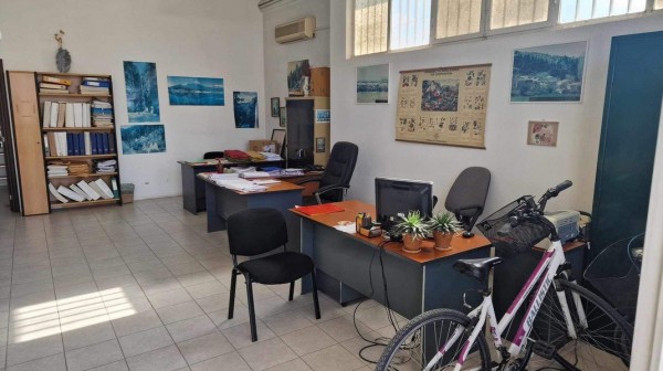 ΙΣΤΙΑΙΑ: Ένα ποδήλατο μέσα στο Γραφείο Αγροτικής Οικονομίας!