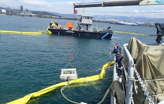 ΚΥΜΗ: Βυθίστηκε ερασιτεχνικό ταχύπλοο σκάφος στο νέο λιμάνι