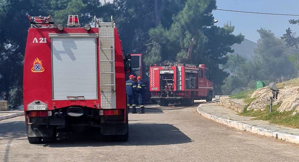 Φωτιά δίπλα στο κάστρο της Κανήθου Χαλκίδας