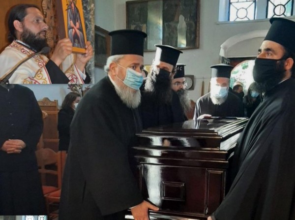 ΠΡΟΚΟΠΙ: Σε κλίμα σπαραγμού και οδύνης η Εξόδιος Ακολουθία του μακαριστού ιερέα Νικόλαου Βερνέζου