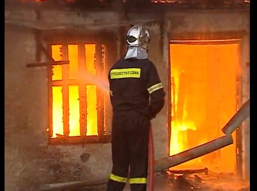 ΒΟΥΝΟΙ ΕΥΒΟΙΑΣ: Επέμβαση της Πυροσβεστικής για την κατάσβεση φωτιάς σε ισόγεια κατοικία