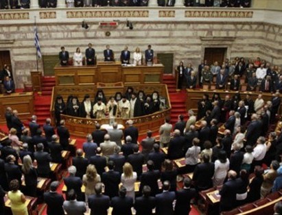 Ο Μητροπολίτης Καρυστίας Σεραφείμ κράτησε το σταυρό μακριά από τη Χρυσή Αυγή