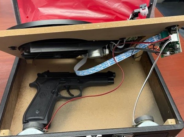 ΛΑΜΙΑ: 30χρονος παρήγγειλε πιστόλι μέσω του σκοτεινού διαδικτύου - Το έστειλαν σε δέμα κρυμμένο σε πικάπ