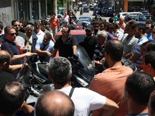 Συγκέντρωση εργαζομένων στα Tσιμέντα Xαλκίδας