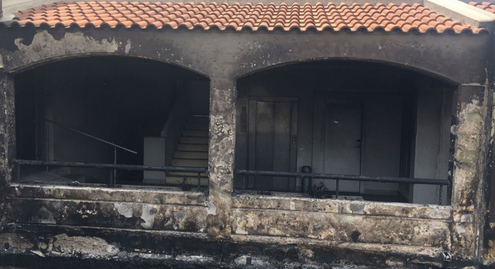 Φωτιά στη Ρόδο: Ξενοδοχείο έγινε στάχτες και αποκαΐδια (Video)