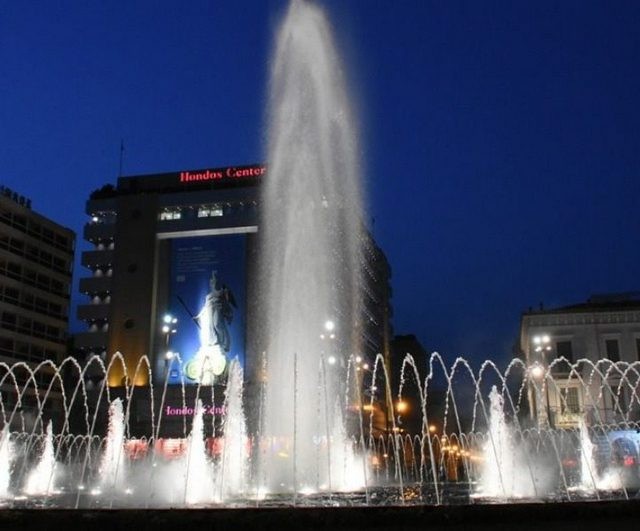 Παραδόθηκε στους κατοίκους της Αθήνας η νέα πλατεία Ομονοίας (VIDEO)