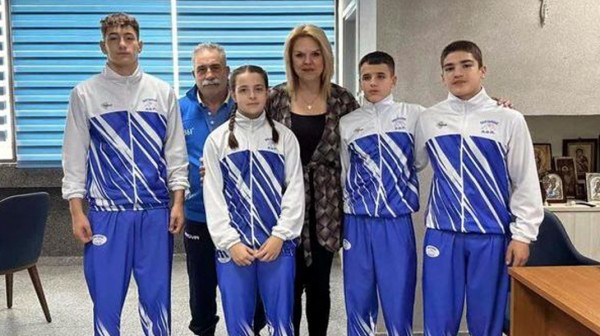 ΧΑΛΚΙΔΑ: Τα αστέρια της πάλης και ο προπονητής τους επισκέφτηκαν την Δήμαρχο