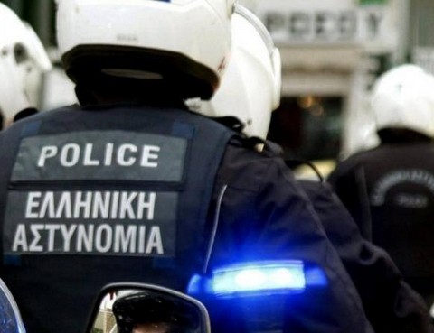 ΓΚΑΖΙ: Μου ζήτησε να γδυθώ και έβαλε τα χέρια της μέσα στο σουτιέν μου (VIDEO)
