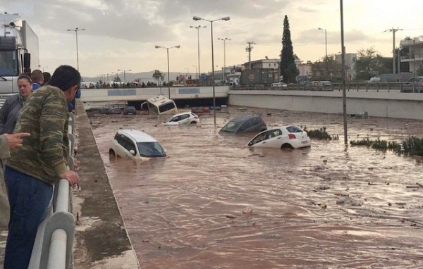 ΔΥΤΙΚΗ ΑΤΤΙΚΗ: Ανέβηκε κι άλλο ο αριθμός των νεκρών