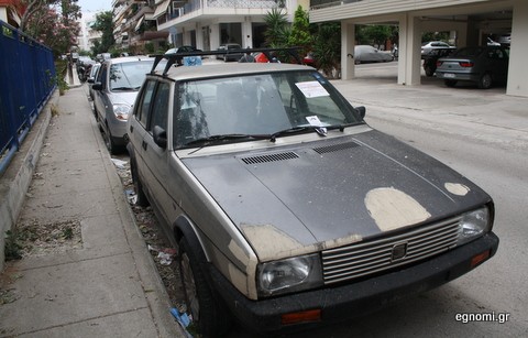 Γέμισε η πόλη αυτοκίνητα χωρίς πινακίδες