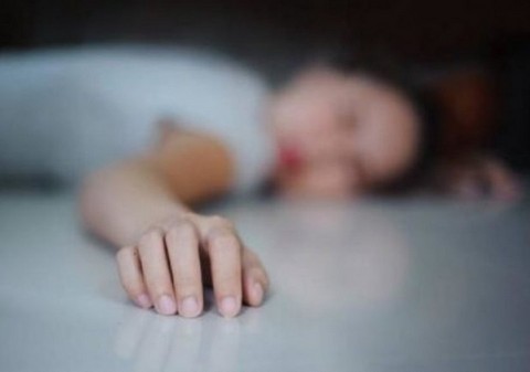 Τραγωδία: Εκανε βουτιά θανάτου μπροστά στην μητέρα της