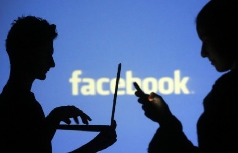 Το ...κόλλημα με το Facebook μεγαλώνει