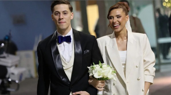 ΓΙΑΝΝΗΣ ΚΩΝΣΤΑΝΤΕΛΙΑΣ: Παντρεύτηκε την αγαπημένη του Χριστίνα!