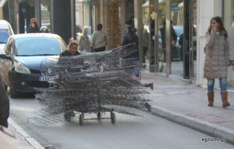 Κυκλοφοριακό χάος από ένα καροτσάκι με παλιοσίδερα