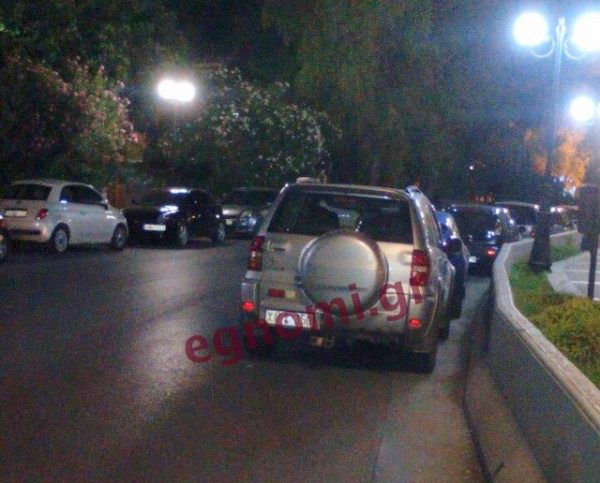 ΛΕΩΦΟΡΟΣ ΜΑΚΑΡΙΟΥ ΧΑΛΚΙΔΑ: Επικίνδυνες καταστάσεις από παρκαρισμένα ΙΧ