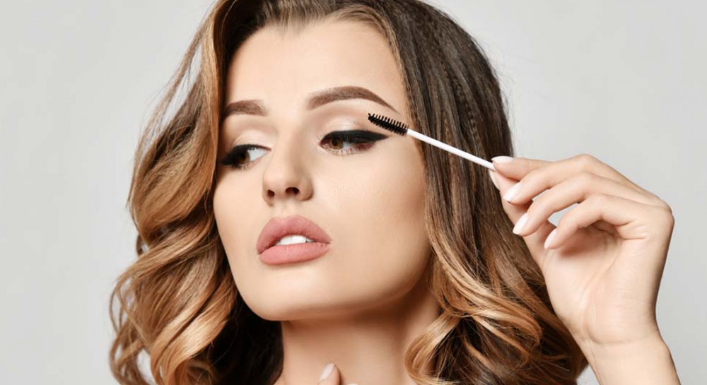 DIY: Αυτό το serum για τις βλεφαρίδες πρέπει να το φτιάξεις άμεσα!