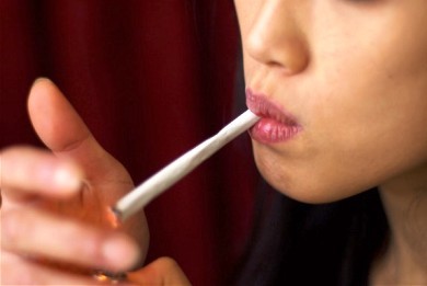 15χρονες αγόραζαν φούντα στο σχολείο!