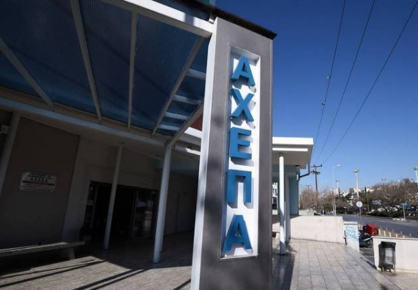 Λιμενεργάτης καταπλακώθηκε από κλαρκ και έχασε τη ζωή του