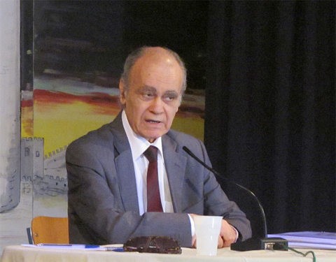 Ο Γιώργος Ρωμανιάς μιλάει σε εκδήλωση της ΑΔΕΔΥ στη Χαλκίδα