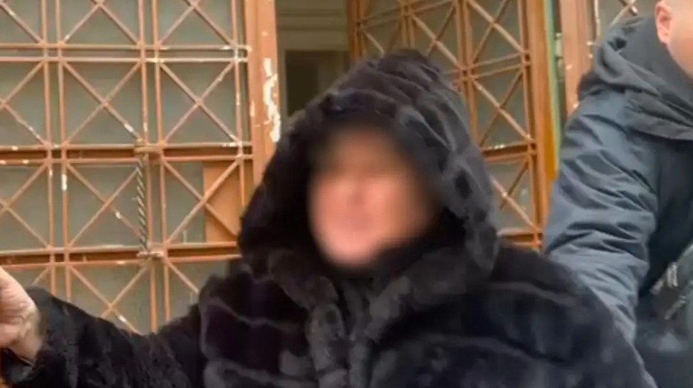 Σε διαθεσιμότητα η καθηγήτρια που φίμωσε μαθητή στην τάξη