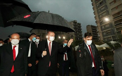 Ανοιξαν οι ουρανοί μόλις έφτασε στο Βαρώσι ο Ερντογάν