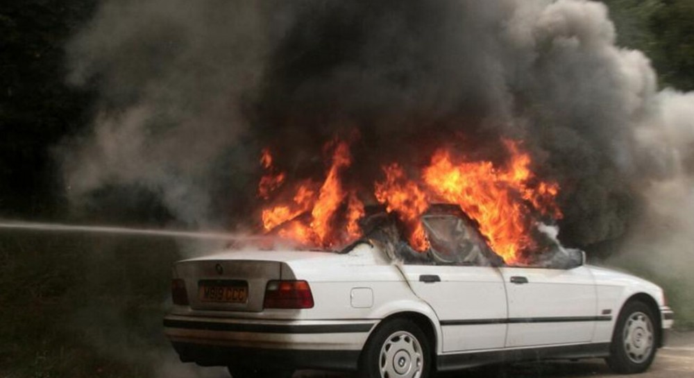 ΑΡΤΑΚΗ: ΙΧ πήρε φωτιά εν κινήσει