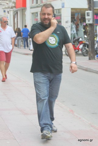 Πάρε ένα hands-free βρε Μπάμπη