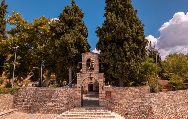 ΦΥΛΛΑ: Πανηγυρίζει με δύο Μητροπολίτες η Μονή του Αγίου Γεωργίου Αρμά