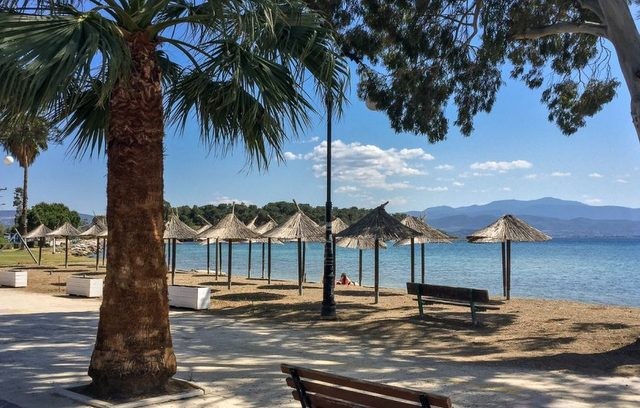 Άντρας βρέθηκε νεκρός σε ξαπλώστρα στην κεντρική πλαζ της Ερέτριας