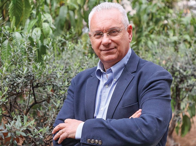 ΜΑΡΚΟΠΟΥΛΟΣ ΚΩΣΤΑΣ: Τα ...χώνει σε κυβέρνηση και Σπανό