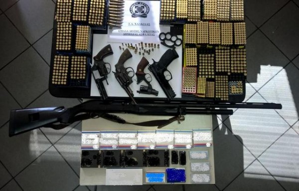 ΧΑΛΚΙΔΑ: Συνέλαβαν 56χρονο με όπλα και αναβολικά