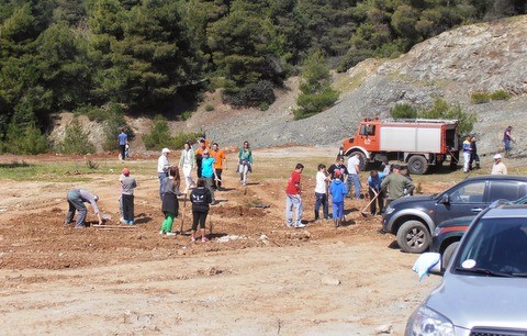 Φύτεψαν δένδρα σε παλιά χωματερή