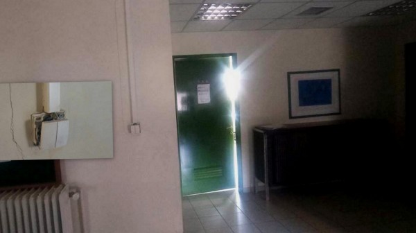 Επικίνδυνος διακόπτης στο ΙΚΑ Χαλκίδας σε χώρο προσβάσιμο στο ευρύ κοινό