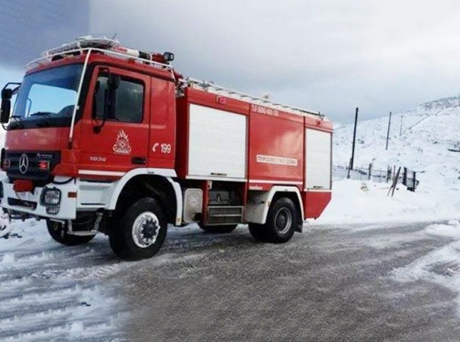 ΜΟΝΟΚΑΡΥΑ ΕΥΒΟΙΑΣ: Αυτοκίνητο βγήκε από τον δρόμο και ανατράπηκε