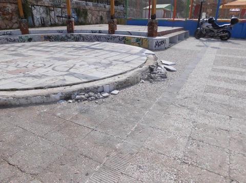 Άθλια η εικόνα στο κρηπίδωμα της παραλίας Χαλκίδας