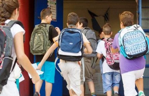 Δάσκαλος ξόδεψε τα χρήματα των παιδιών για εκδρομή και σκηνοθέτησε τη ληστεία του