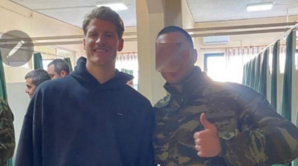 Ο νεοσύλλεκτος Τόμας Ουόκαπ παρουσιάστηκε στο στρατόπεδο της Αυλώνας!