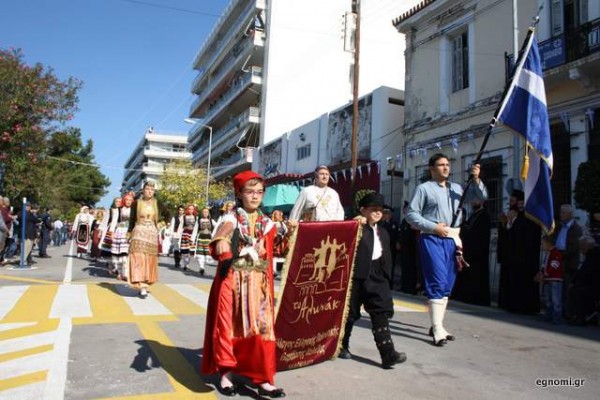 Παρέλαση 28ης Οκτωβρίου στη Χαλκίδα: Εδωσαν χρώμα οι σύλλογοι