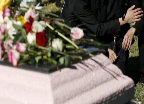 Τραγωδία: Εκφώνησε τον επικήδειο του πατέρα του και πέθανε