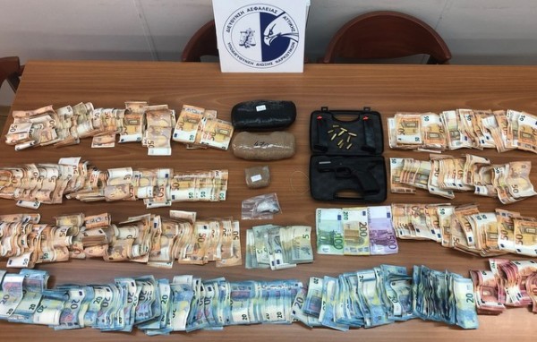 Σωφρονιστικός υπάλληλος πήγε να μπάσει στη φυλακή ηρωίνη και χασίς- Είχε και πιστόλι στην κατοχή του