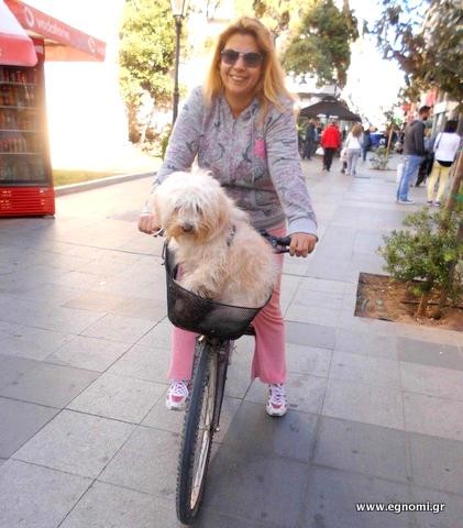 Η Μάιλα τρελαίνεται για ποδηλατοβόλτα