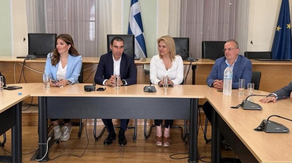 Με προεκλογικά δώρα ήρθε στη Χαλκίδα ο υφυπουργός Υγείας